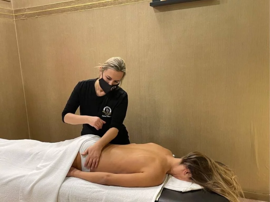 manos de un fisioterapeuta